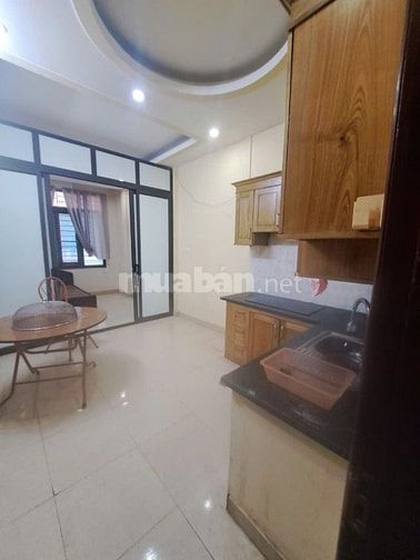 Cho thuê cả nhà 5 tầng mặt ngõ ôtô phố Khương Trung