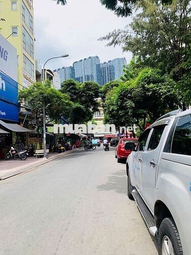 Mặt tiền Trần Quang Long, đối diện chung cư Phạm Viết Chánh
