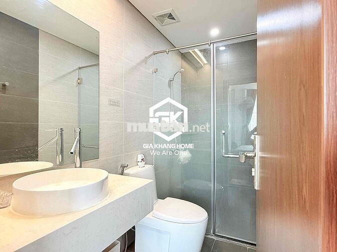 CHO THUÊ DÀI HẠN CĂN HỘ 2 PHÒNG NGỦ TẦNG CAO VIEW XÉO BIỂN TOÀ NHÀ HUD