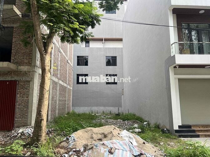 Con em chưa đủ 18t đã có bầu đang cần tiền khởi kiện nên ban nhanh