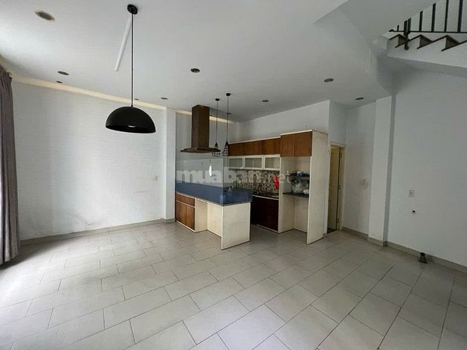 Chủ cần bán nhà ngay chợ Chiều Q2, diện tích 53m