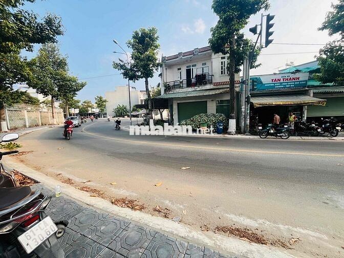MẶT TIỀN KD NGUYỄN ĐÌNH CHIỂU P.Đông Hoà TPHCM