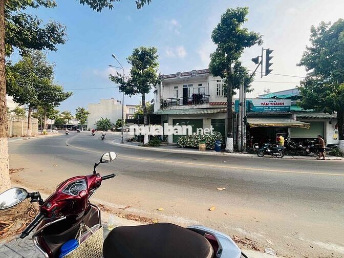 MẶT TIỀN KD NGUYỄN ĐÌNH CHIỂU P.Đông Hoà TPHCM