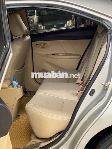 Toyota Vios màu Bạc 5 chỗ