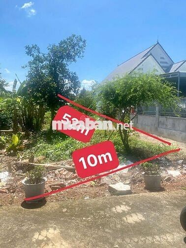 Bán đất ngay khu dân cư đông, diện tích 531m2 thổ cư sẵn 200m2, sổ sẳn