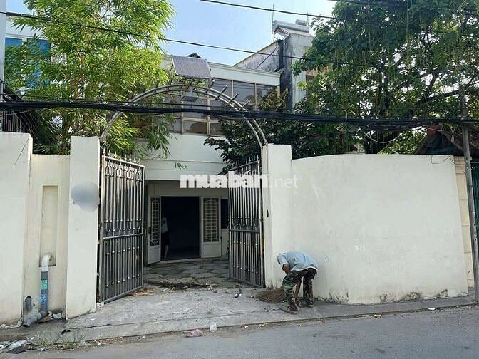 BIỆT THỰ 200M2 P.LINH ĐÔNG, 2TẦNG 3PN 2WC SÂN ĐẬU OTO, Ở+LÀM VP, KHO
