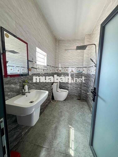 Cho Thuê Nhà Biệt Thự DT 9x20 1Trệt 1Lầu 5Pn 2Wc Gara Ôtô 1/ QL1A APĐ