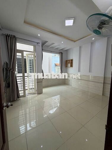 Cho thuê nhà đẹp 1 trệt + 3 lầu phường Chánh Hưng, HCM, Giá 9tr/tháng