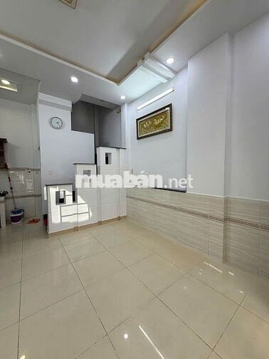 Cho thuê nhà đẹp 1 trệt + 3 lầu phường Chánh Hưng, HCM, Giá 9tr/tháng