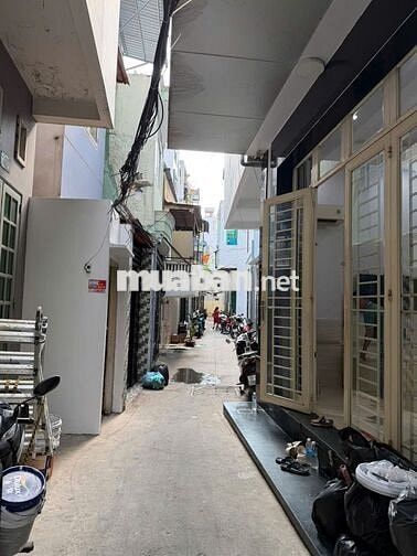 Cho thuê nhà đẹp 1 trệt + 3 lầu phường Chánh Hưng, HCM, Giá 9tr/tháng
