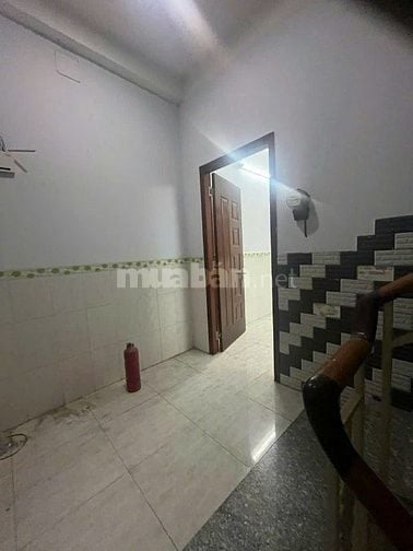 Chủ cần bán căn hộ dịch vụ 71m hẻm đg Nguyễn Thị Định