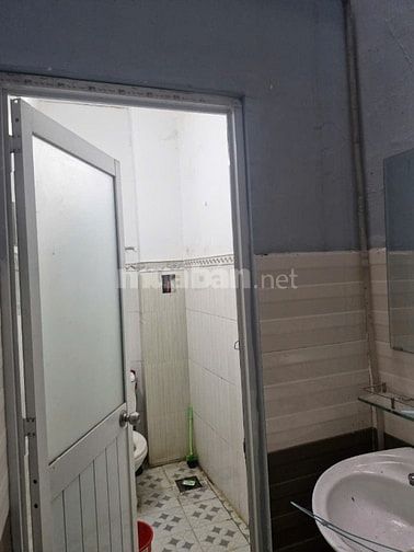 Bán nhà 1 trệt, 1 lầu, đg Ô tô, rộng 4m, nhỉnh 4 tỷ, gần L.Th.Hà