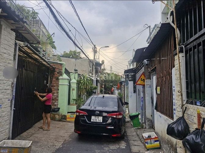 Bán nhà 1 trệt, 1 lầu, đg Ô tô, rộng 4m, nhỉnh 4 tỷ, gần L.Th.Hà