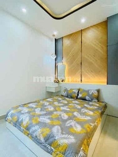Ông Bảy cần bán gấp nhà Nguyễn Xi. SHR