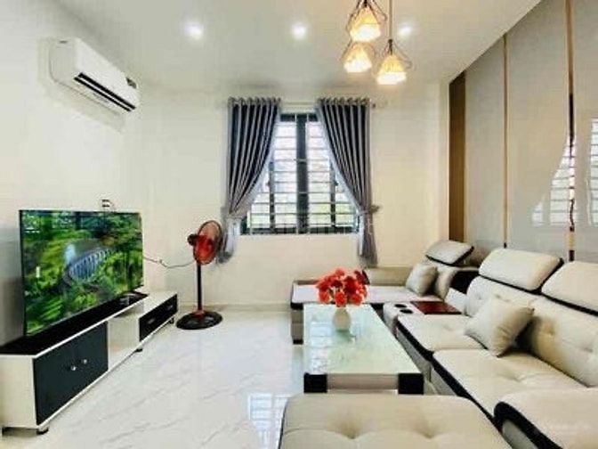 Ông Bảy cần bán gấp nhà Nguyễn Xi. SHR