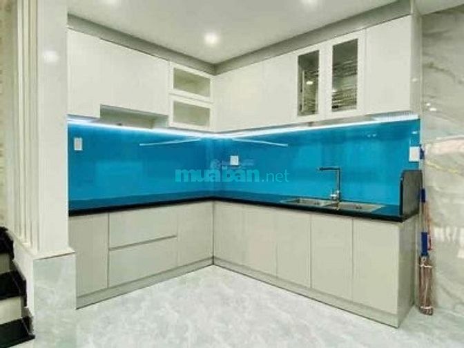 Ông Bảy cần bán gấp nhà Nguyễn Xi. SHR