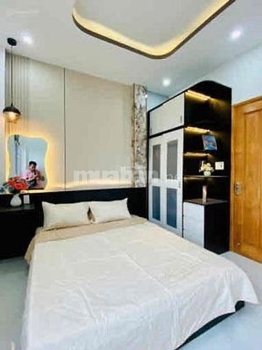 Ông Bảy cần bán gấp nhà Nguyễn Xi. SHR