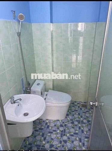 Nhà nguyên căn Đường Cách Mạng Tháng 8 Quận 3 cho thuê