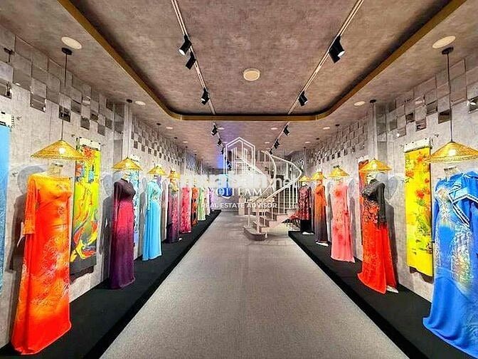 MT VIP LÊ THỊ HỒNG GẤM SÁT CHỢ BẾN THÀNH 5 TẦNG CÓ THANG MÁY