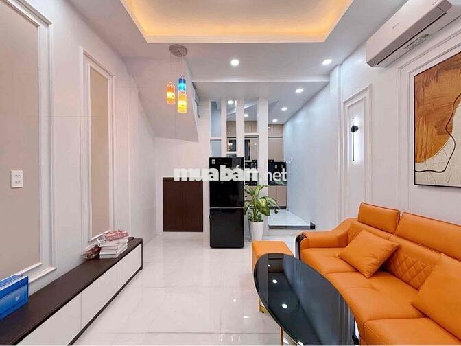Chỉ nhỉnh 4 Tỷ AC sở hữu căn nhà ngay Khu Phố Phan Xích Long P