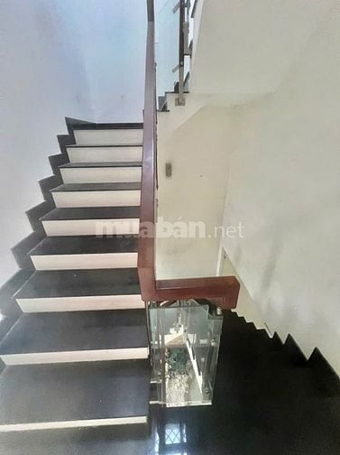 Cho thuê căn góc hẻm xe hơi đường Nguyễn Thị Định Q2