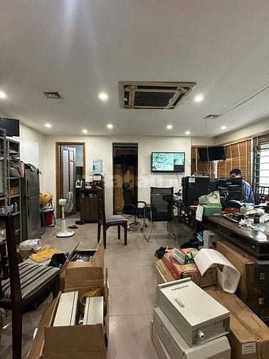 Chỉ 18,8 Tỷ - 8 Tầng - Thang Máy - Lô góc - 3 thoáng - 3 ô tô tránh