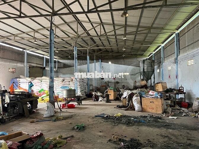 Kho xưởng bãi 1.700 m² kho xây dựng 375 m² có văn phòng, trạm điện 3P