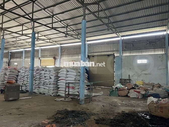 Kho xưởng bãi 1.700 m² kho xây dựng 375 m² có văn phòng, trạm điện 3P