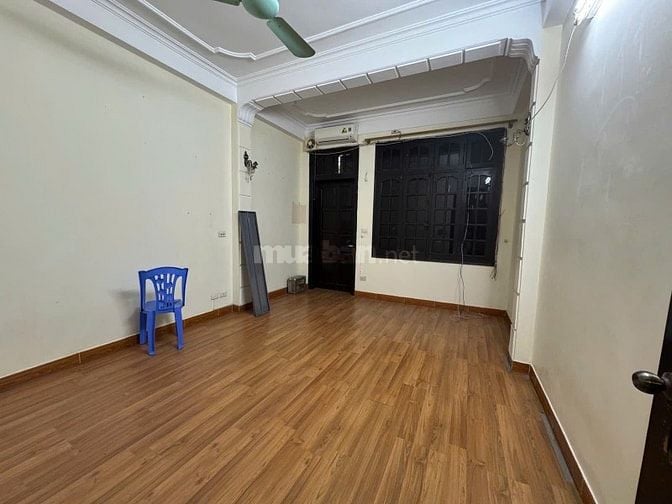 Cho thuê nhà ngõ 168 Hào Nam, DT 52m2, 4 tầng, tum, ô tô đỗ cửa