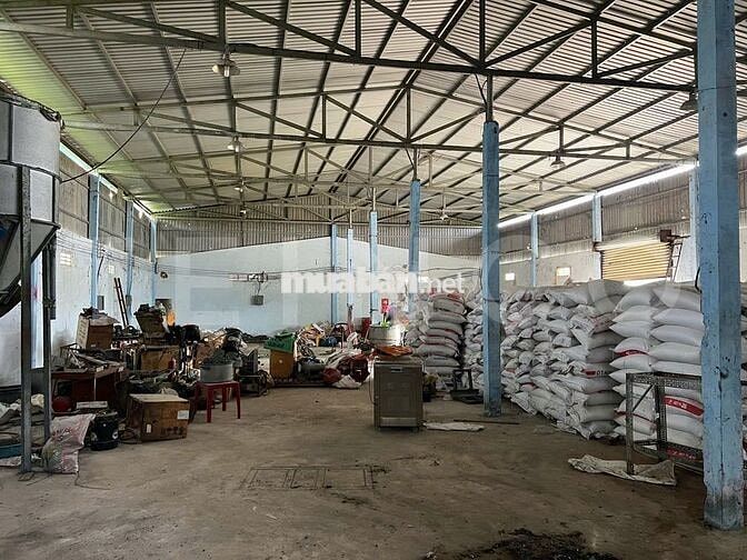 Kho xưởng bãi 1.700 m² kho xây dựng 375 m² có văn phòng, trạm điện 3P