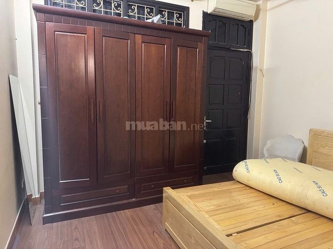 Cho thuê nhà ngõ 168 Hào Nam, DT 52m2, 4 tầng, tum, ô tô đỗ cửa