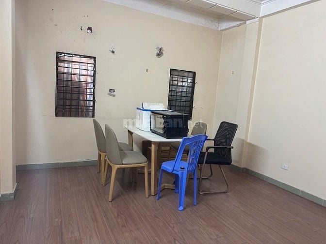Cho thuê nhà ngõ 168 Hào Nam, DT 52m2, 4 tầng, tum, ô tô đỗ cửa