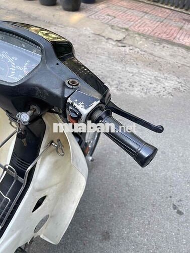 Honda Dream Đen trắng