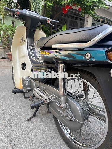 Honda Dream Đen trắng