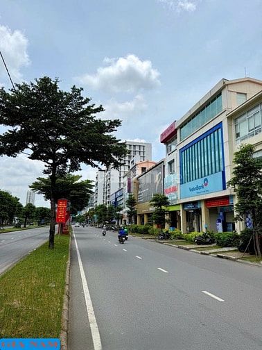 BÁN NHÀ MẶT TIỀN : 435 NGUYỄN VĂN LINH - P. TÂN PHONG - Q. 7 - TPHCM