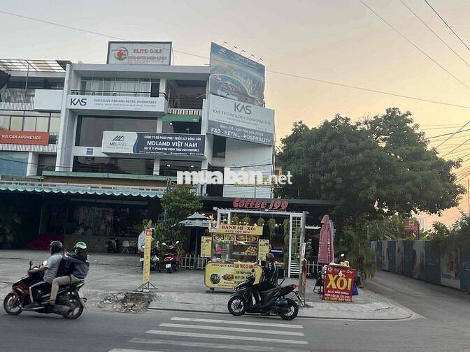 Tuyển nhân viên bán bánh mì, xôi