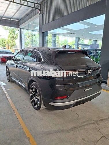 Xe điện VinFast VF8 Plus Đen