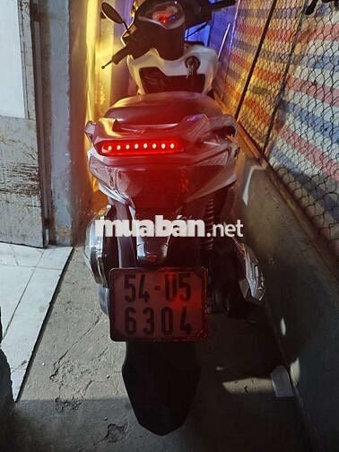SYM Shark 125 màu Trắng