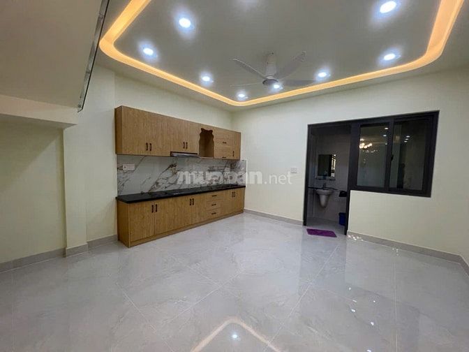 Chủ cần bán nhà xe hơi đậu trong sân 7,4ty
