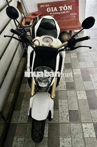 Xe ít sử dụng, cần bán lại cho AE cần.