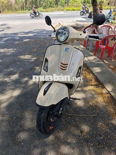 Piaggio Vespa GTS 2017 Kem 27000 KM