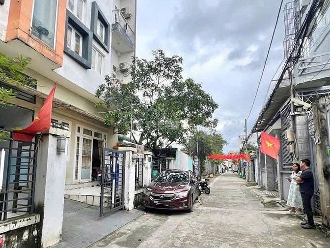 Bán toà CHDV siêu đẹp Quốc lộ 13 cũ, 350m2, 5 tầng, dòng tiền 120tr/th