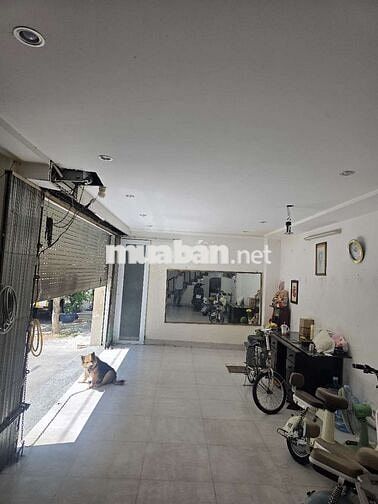 Nhà mặt tiền bên hông hướng Đông cho thuê