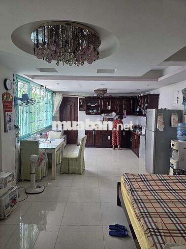 Nhà mặt tiền bên hông hướng Đông cho thuê