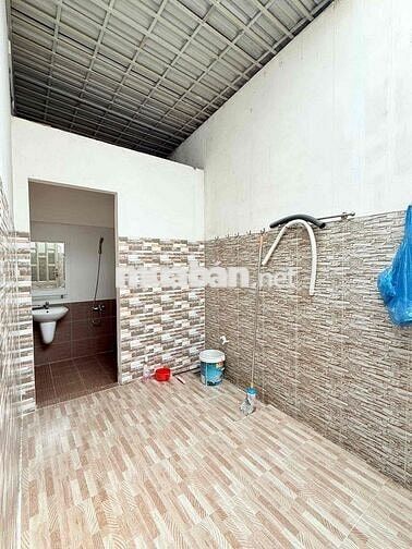 ( NHÀ RỘNG ) GẦN CHỢ TRƯỜNG HỌC. TRỆT 2 LẦU 4PN 3WC. HẺM 8M