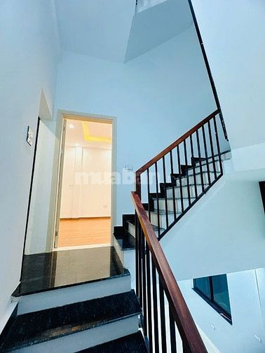 Cho thuê nhà 30mx4 Tầng ngõ 100 Văn Hương Đống Đa ngõ  ba gác giá 10tr