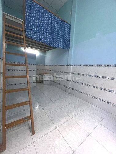 CHO THUÊ PHÒNG TRỌ TẦNG TRỆT GIÁ RẺ, CÓ GÁC TẠI PHƯỜNG PHÚ THỌ HÒA, TP