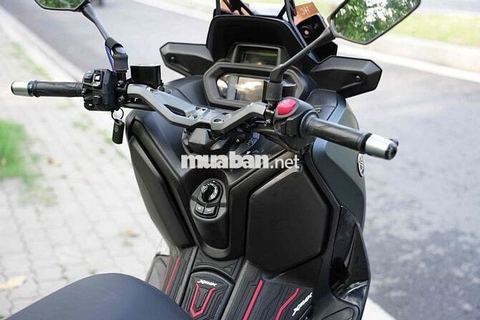 Yamaha XMAX 300 Xám đen