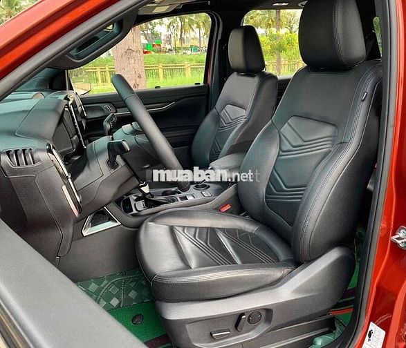Everest Titanium 2023 qua sử dụng giá hợp lý
