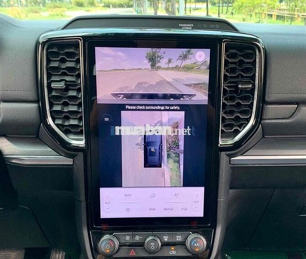 Everest Titanium 2023 qua sử dụng giá hợp lý